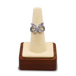 Silvery flutter ring