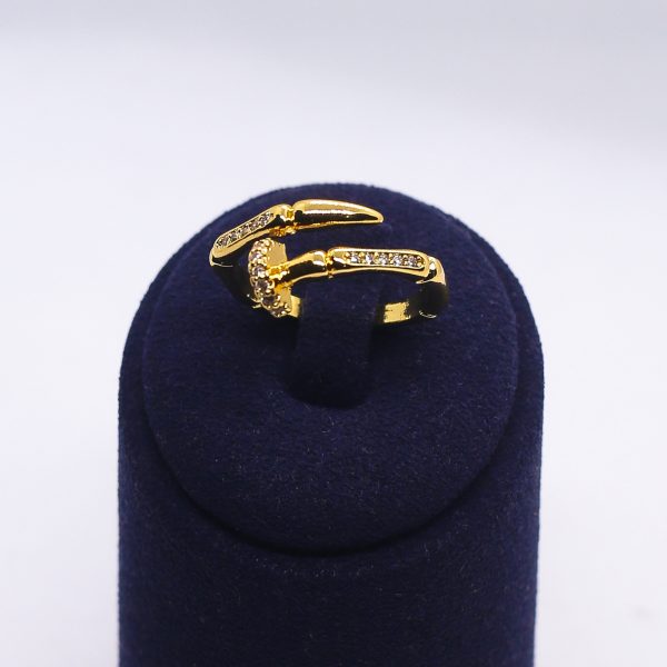 Serpentine ring
