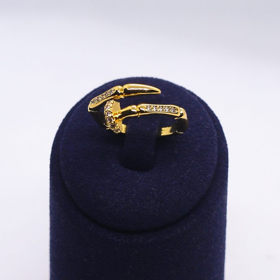 Serpentine ring