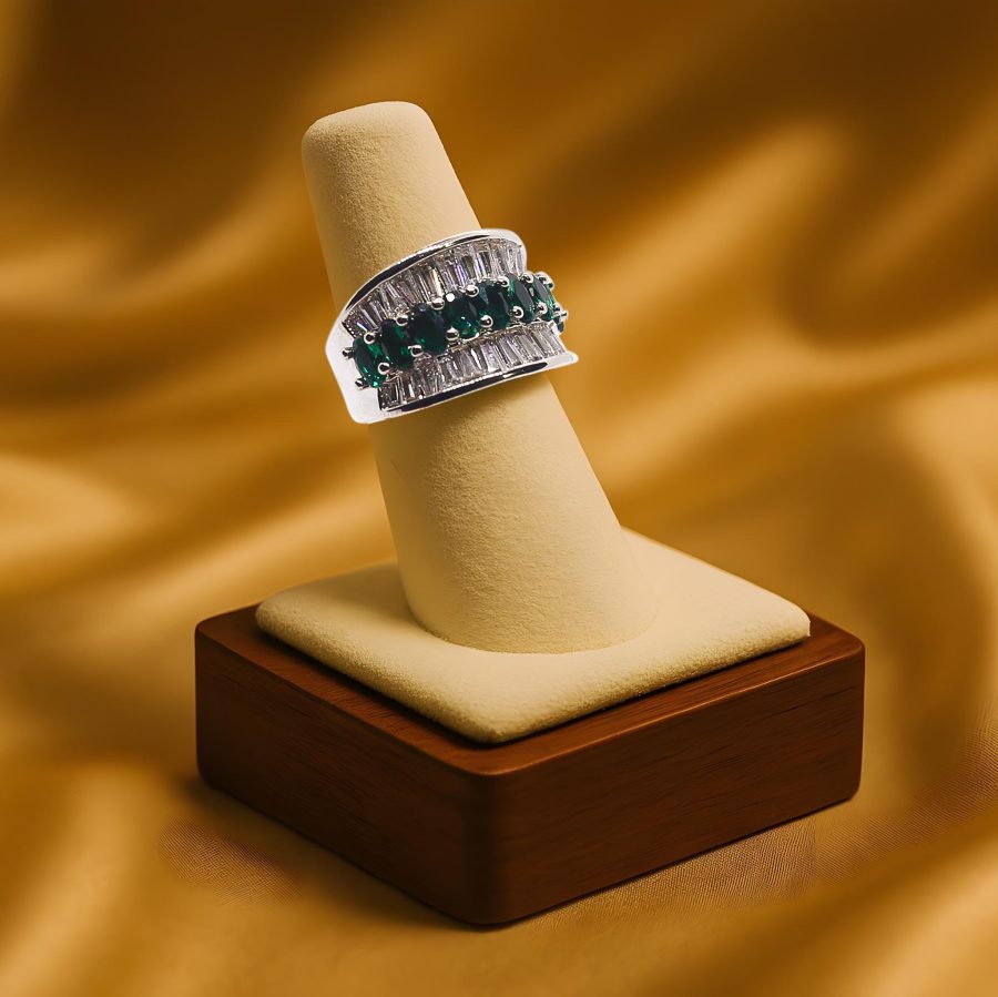 White and green cubic zirconia ring - Image 2