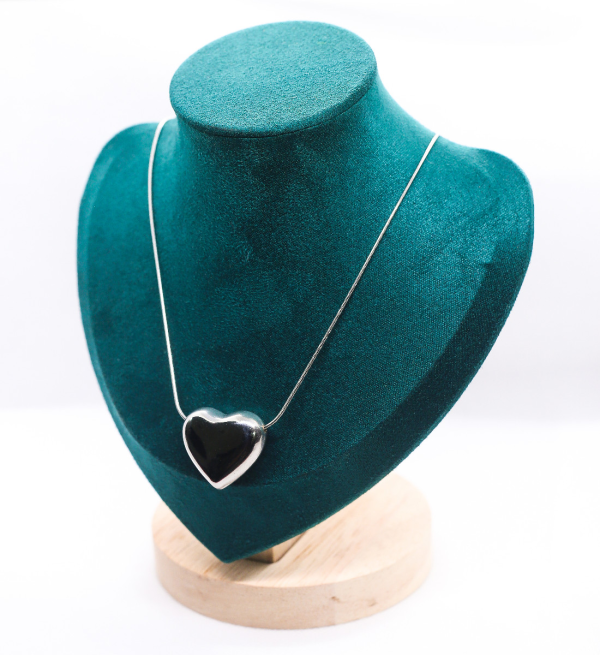 Fitted large silver heart necklace