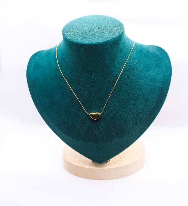 Fitted large small heart necklace