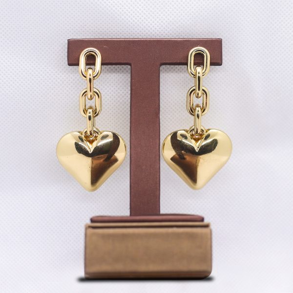 Golden linked chain with dangling chunky heart earrings