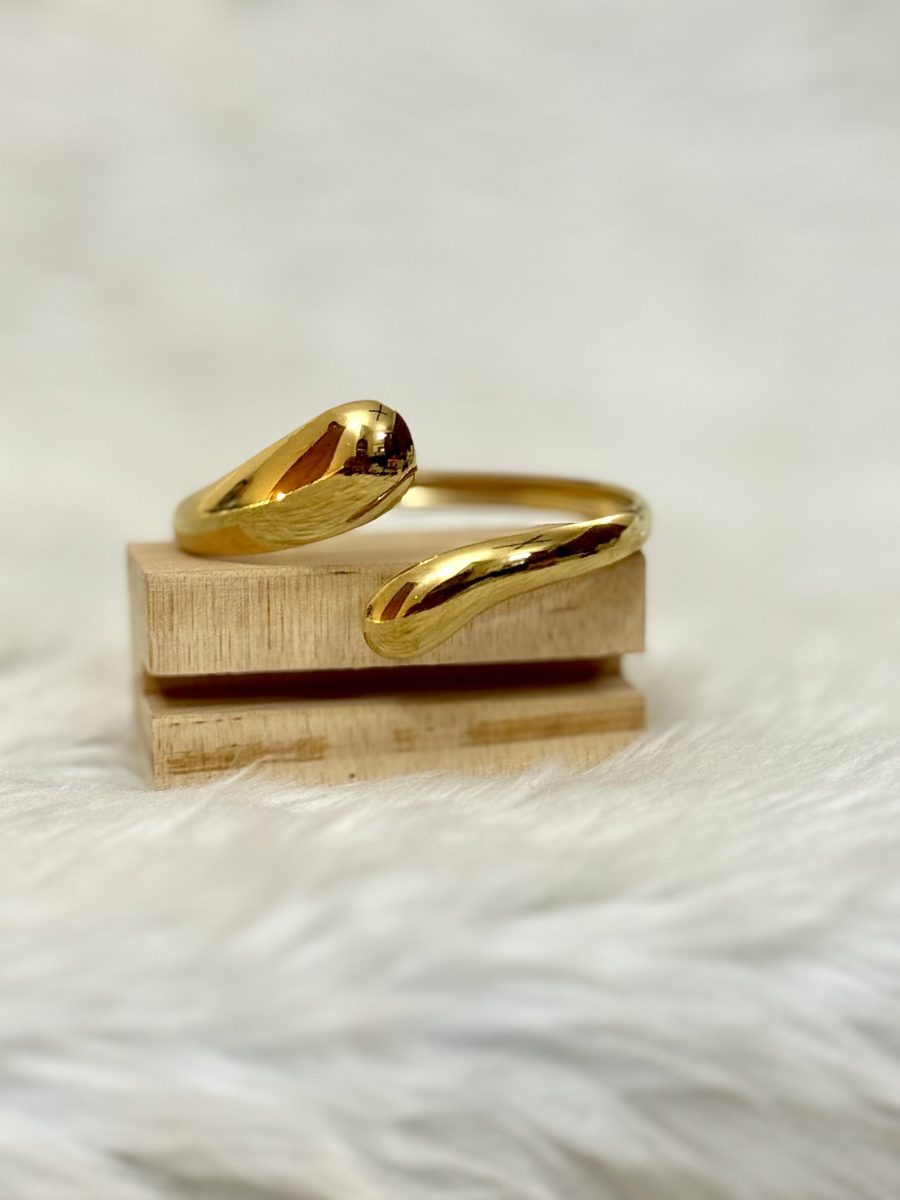 Serpentine bracelet