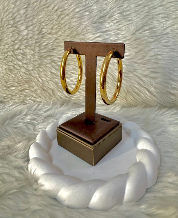Chunky golden hoop earrings - Image 2