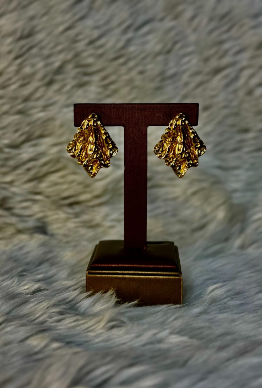 Golden pyramidal textured chunky earrings - Image 2