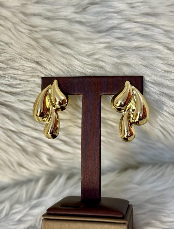 Irregular golden geometric tear-drop earrings - Image 2
