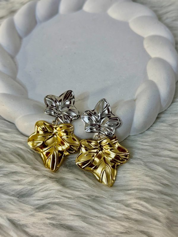 Duo-tone leaf earrings - Image 2