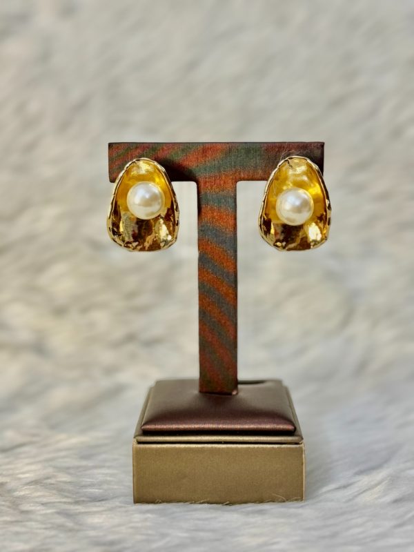 Pearl inset golden shell earring earrings - Image 2