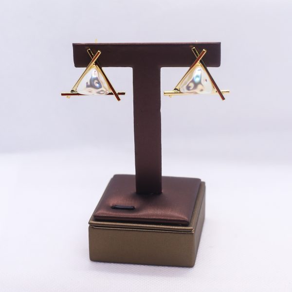 Triangular mother pearl earrings - Image 2