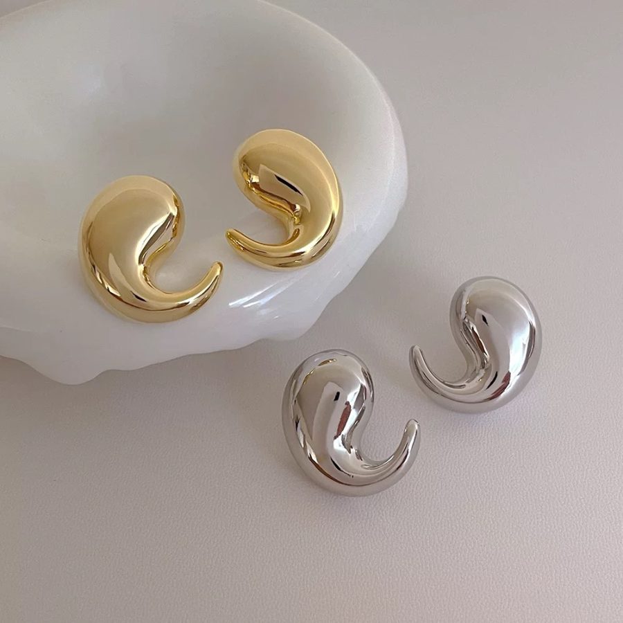 Golden curved water drop earrings - Image 3