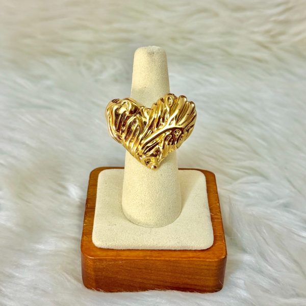 Golden pulse heart ring