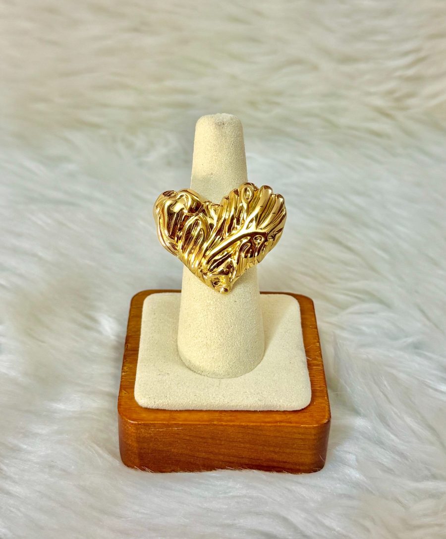 Golden pulse heart ring