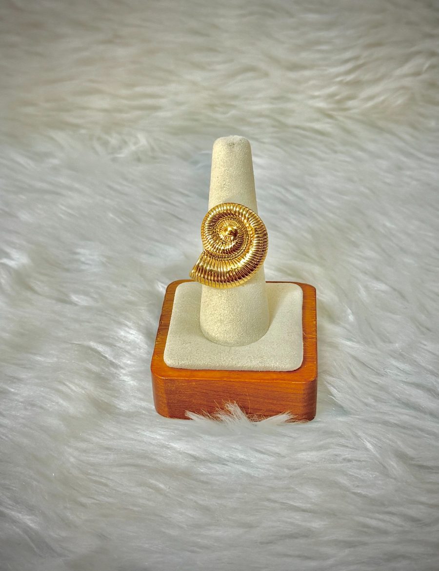 Golden sea shell ring - Image 3