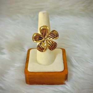 Starflower golden chunky ring