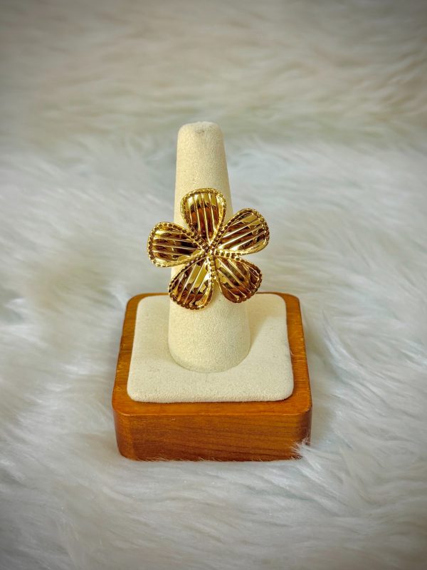 Starflower golden chunky ring