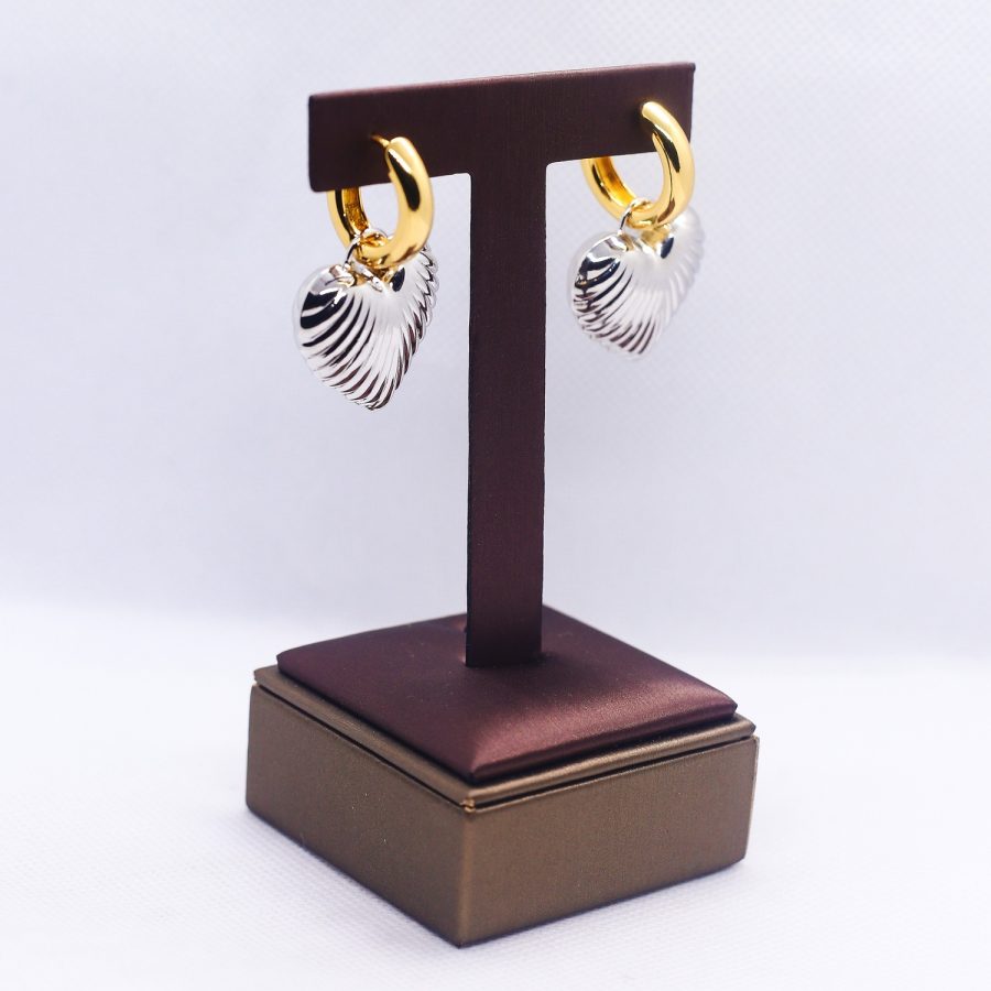 Ribbed heart two-way hoop duo-tone earrings - Image 2