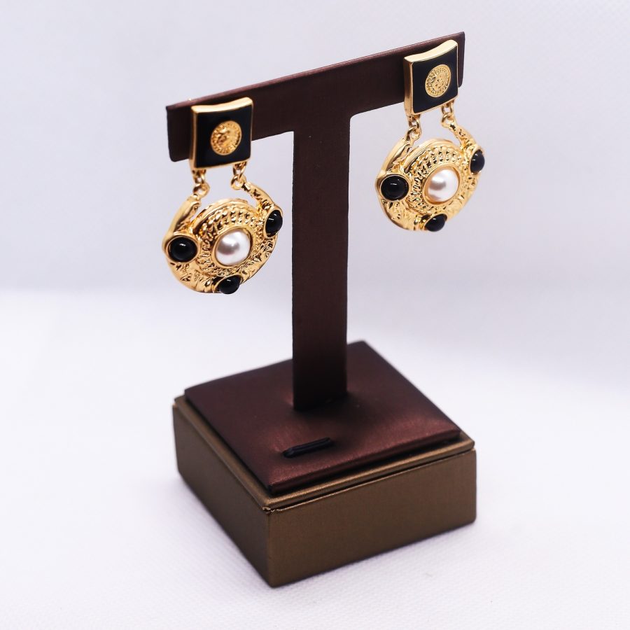 Vintage onyx gripoix Natasha Stambouli earrings - Image 2