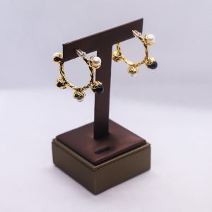 Twisted black and white pearl hoop earrings