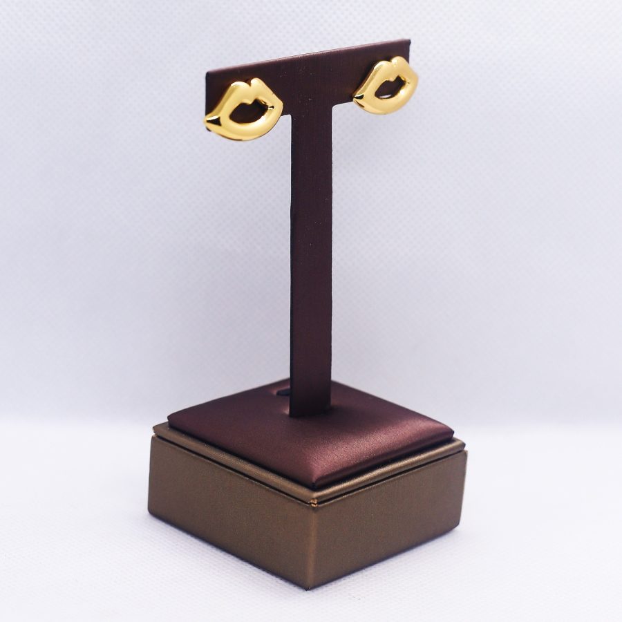 Golden kiss earrings