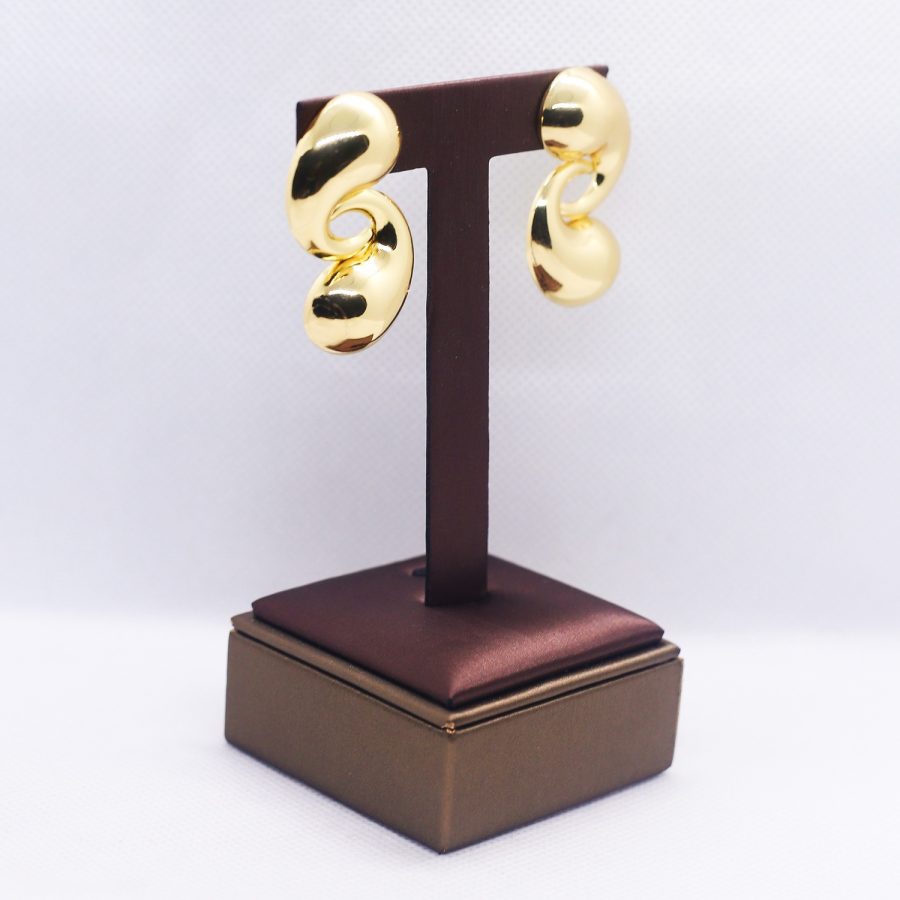 Golden S drop earrings - Image 2