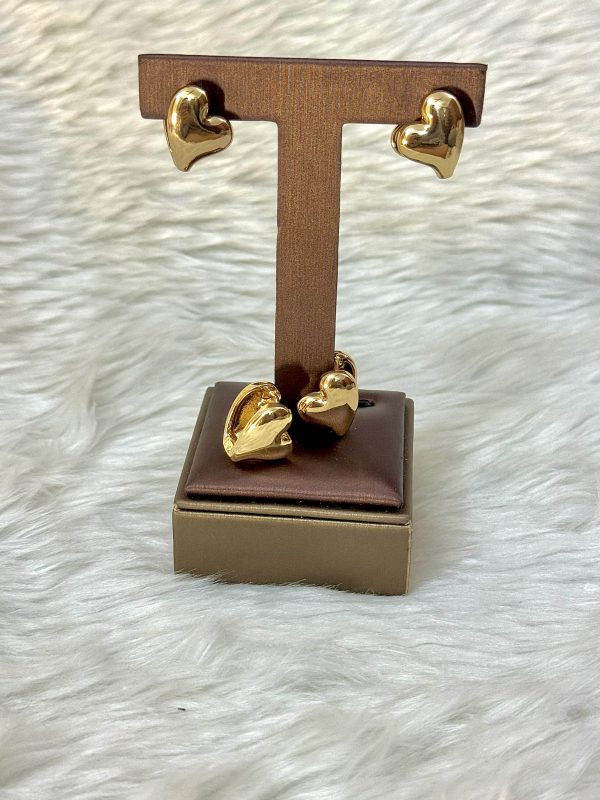 Golden heart sleeper earrings - Image 2