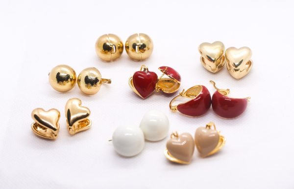 Golden heart sleeper earrings - Image 2