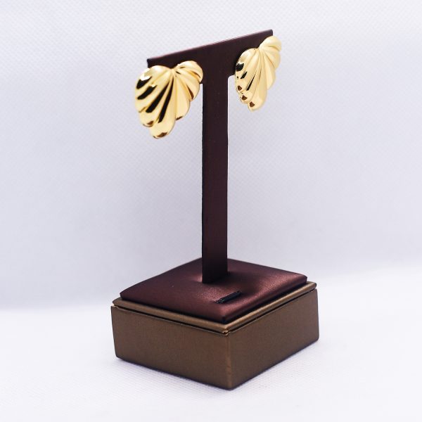 Triangle clam shell earrings - Image 2