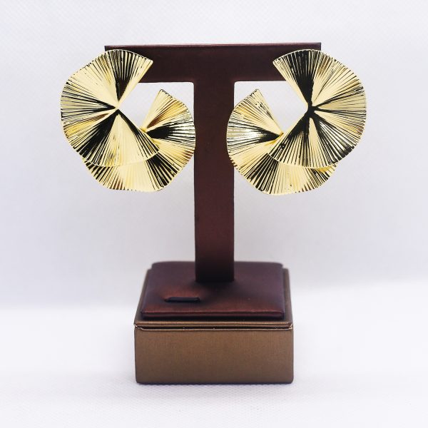 Golden chunky asymmetric earrings
